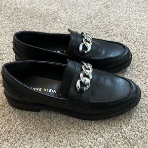 Anne Klein black loafers EUC women’s size 9
